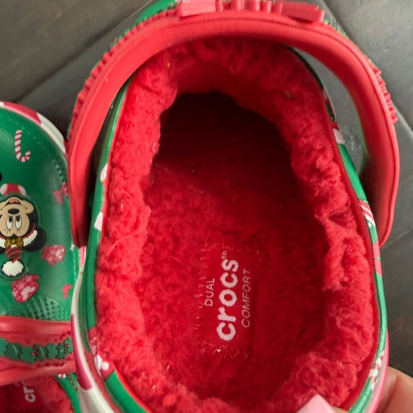Crocs x Disney Parks Christmas 2024 Edition - Picture 5 of 9